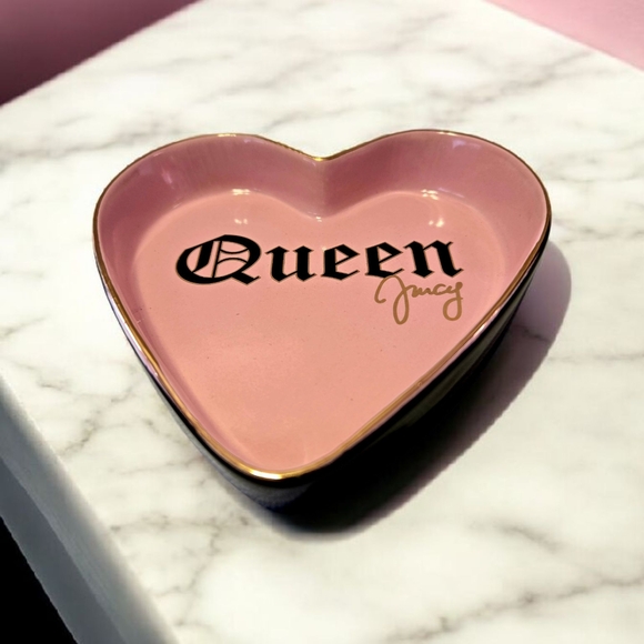 NEW Juicy Couture Pink Heart Queen Ceramic Trinket Tray 5 Inches New With Tags - Picture 3 of 3